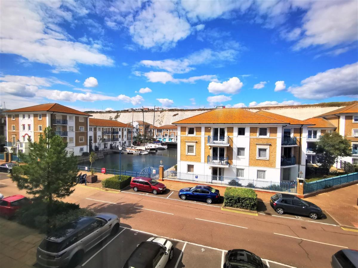 ブライトンMarina Living With Parking, Balcony, Quiet And Secureアパートメント エクステリア 写真